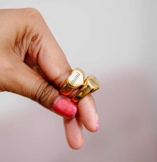 engraved heart ring for mom custom name ring in gold.