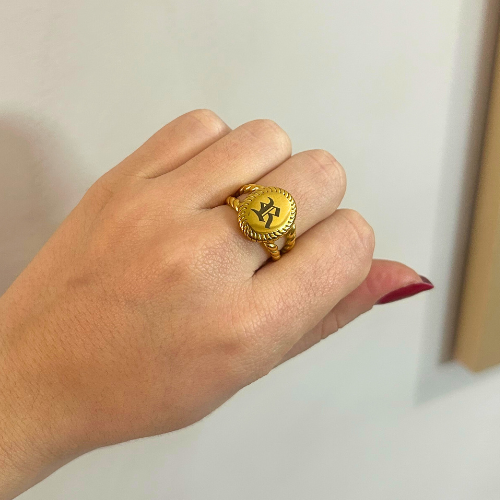 Engravable Oval Initial Ring – Mirror-Polished Hollow Braid Design