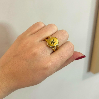 Engravable Oval Initial Ring – Mirror-Polished Hollow Braid Design