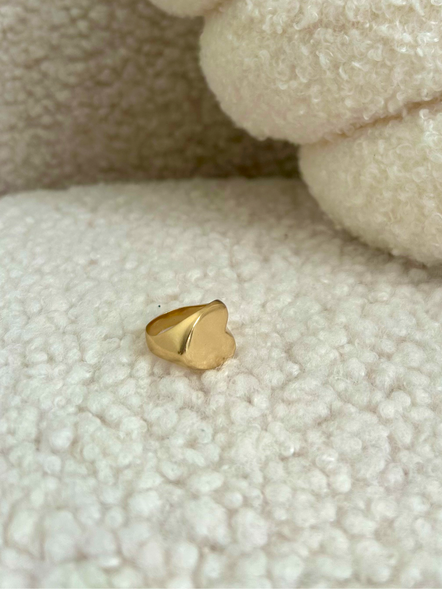 Gold Corazón Ring